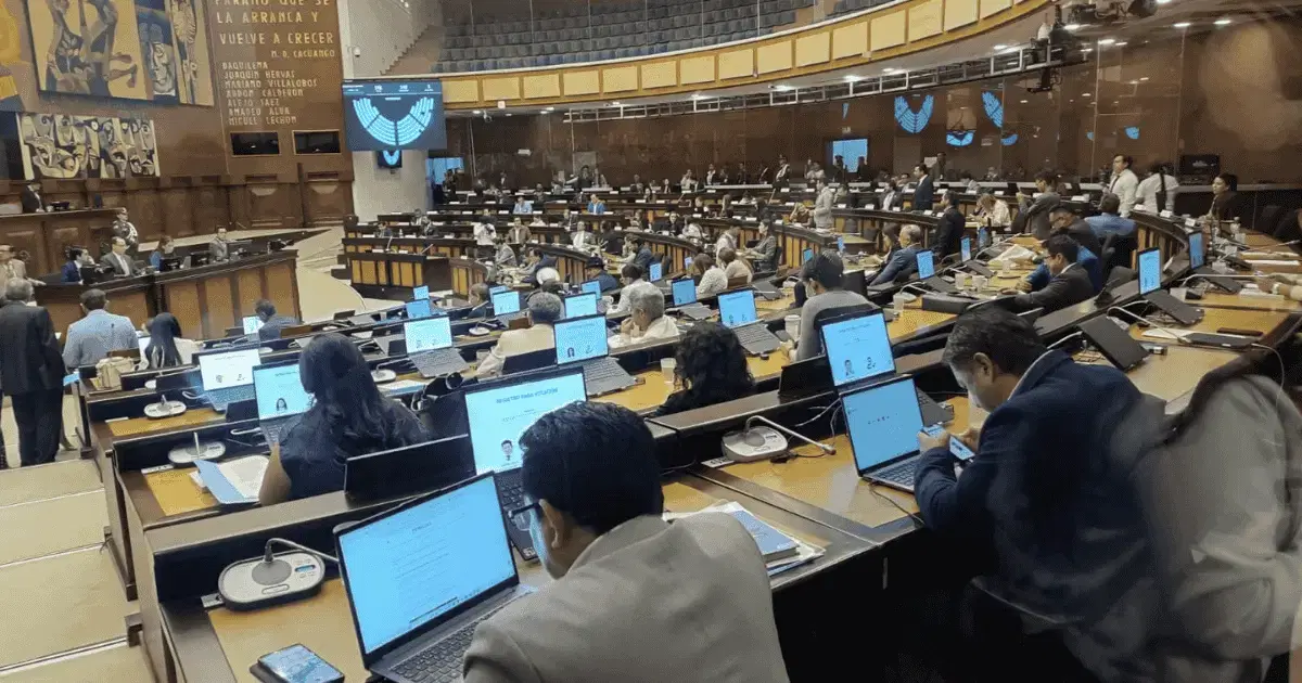 Asamblea aprueba Ley de Aviación Civil pese a observaciones featuring Ecuador